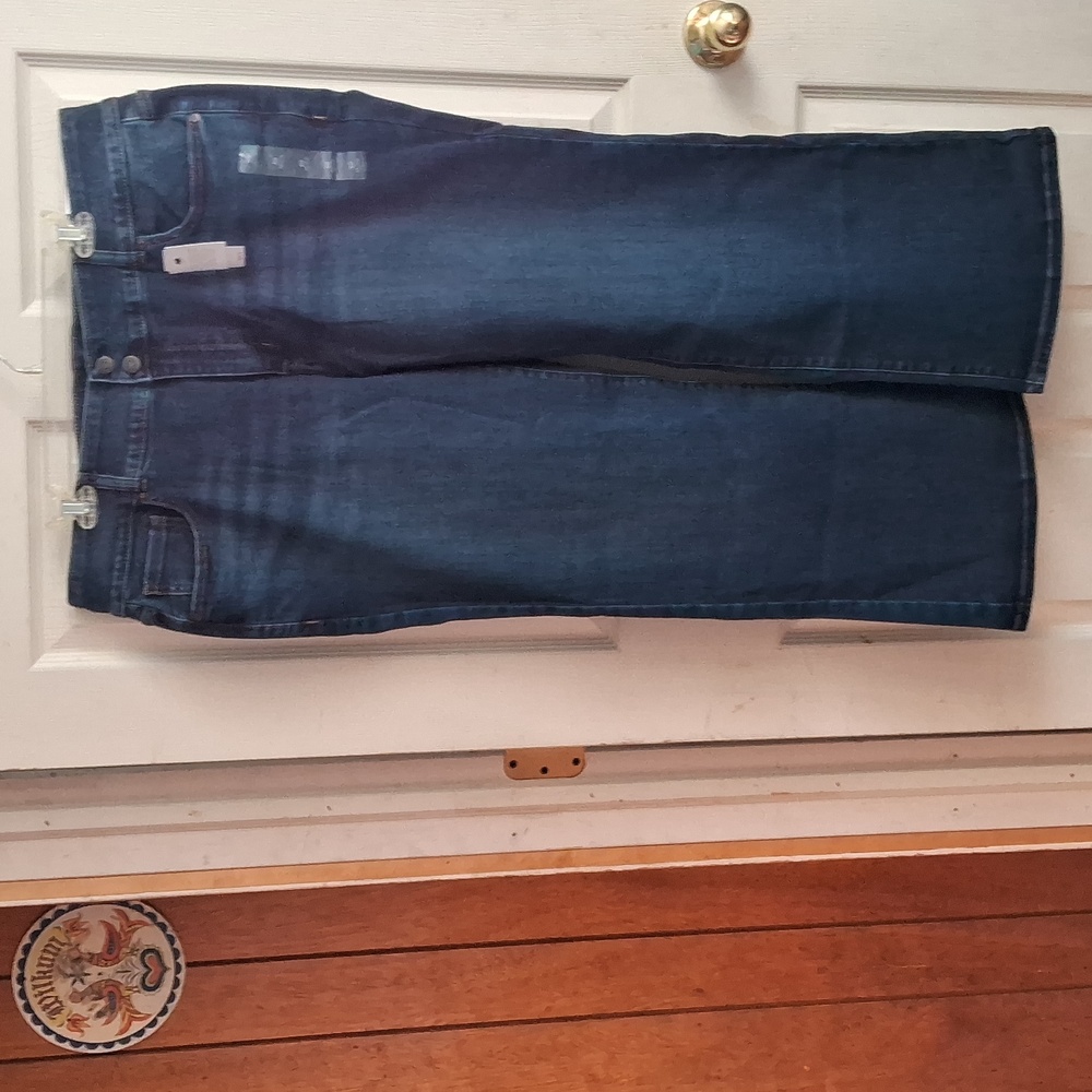 🆕️ Lane Bryant women's size 20P tighter tummy, high rise, boot cut jeans